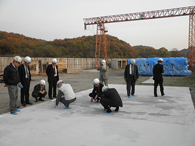 スラブひび割れ防止工法実験見学会